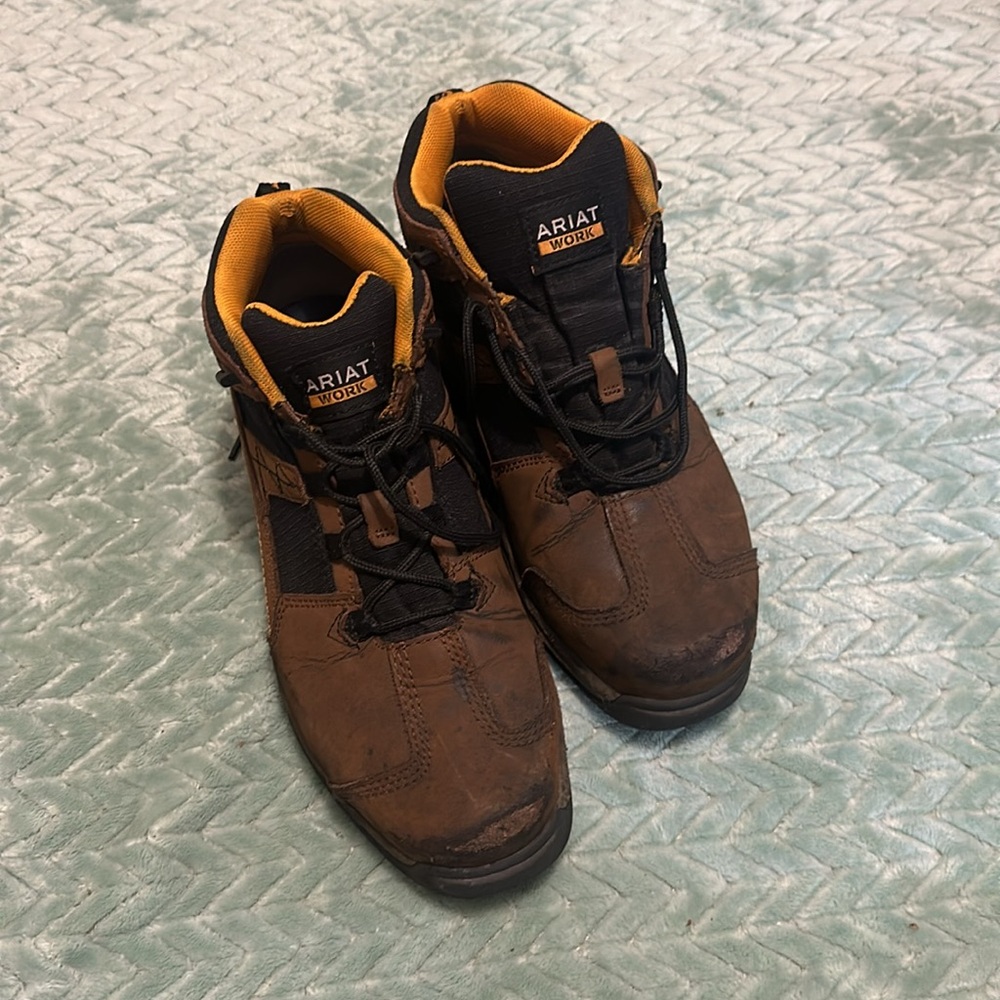 Ariat steel toe work boot size 9.5 men